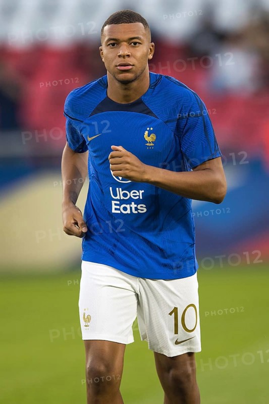Kylian MBAPPE France warming up