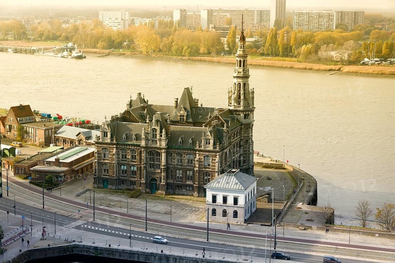 Pilot building on the Scheldt in the Eilandje district