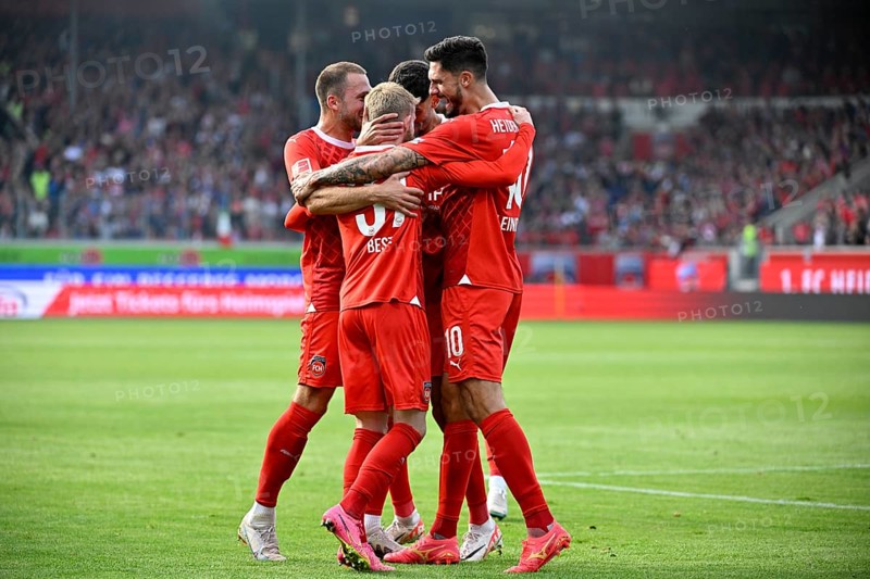 Goal celebration Jan-Niklas Beste 1. FC Heidenheim 1846 FCH