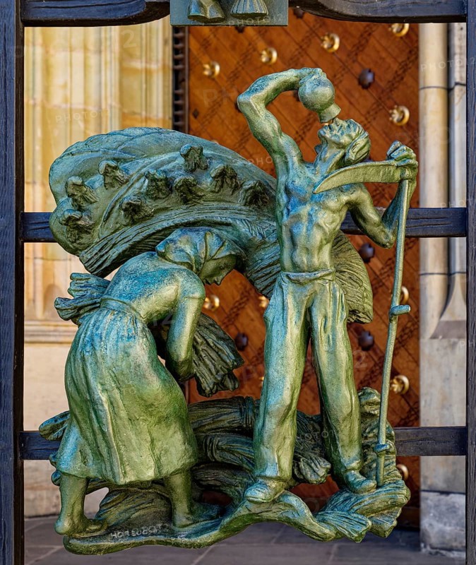 Figures on the portal of St Vitus Cathedral
