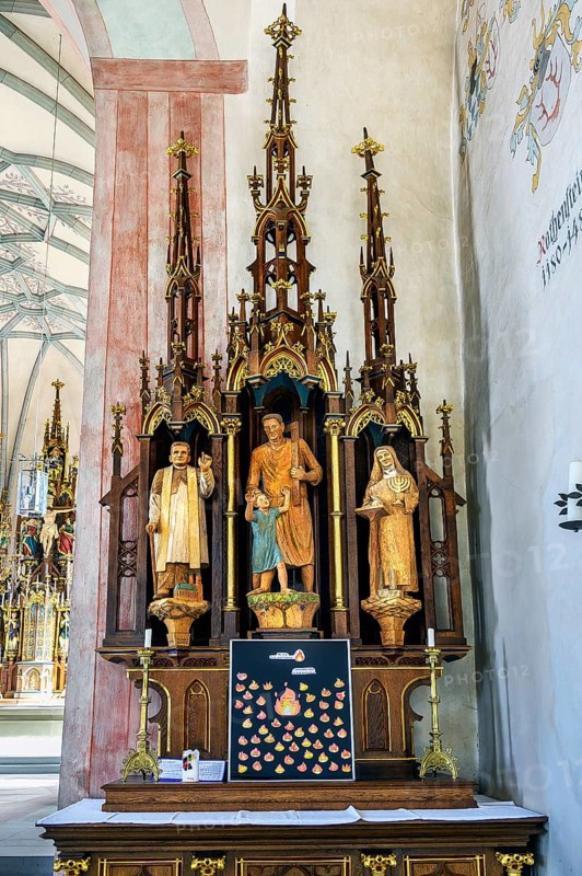 Side altar
