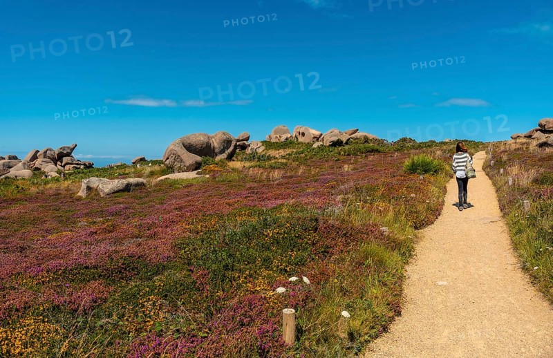 A young woman on the footpath along Lighthouse Mean Ruz