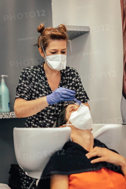 Hairdresser with security measures for the covid-19