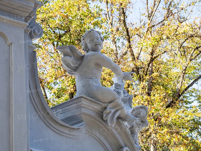 Angel figure