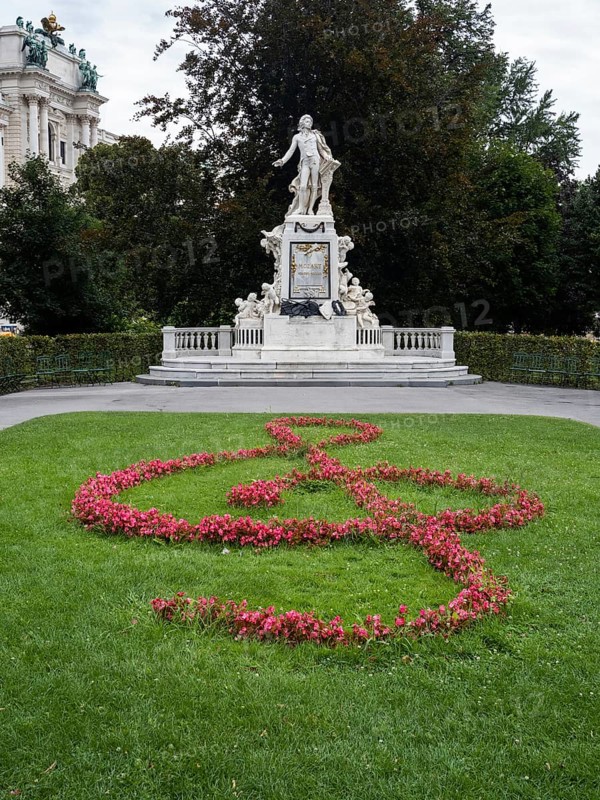 Clef made of flowers