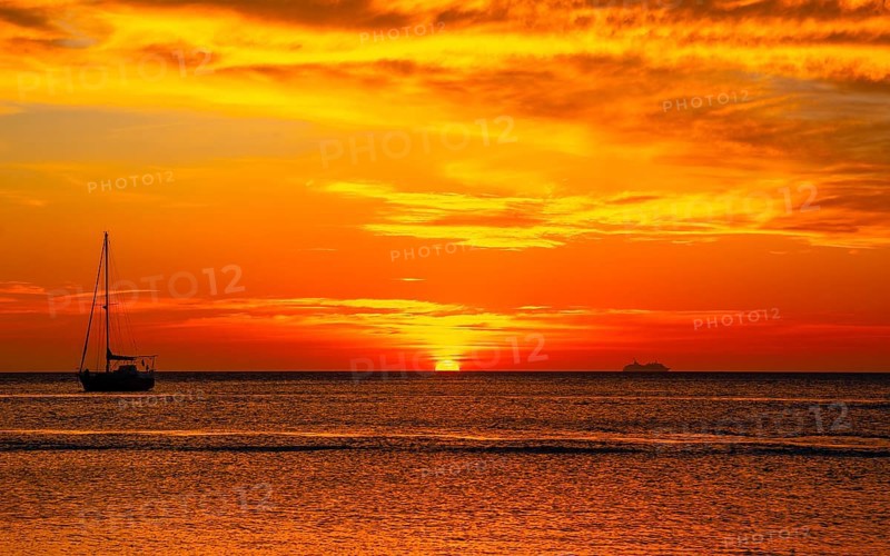 Atardecer de Roatan desde West End. Honduras