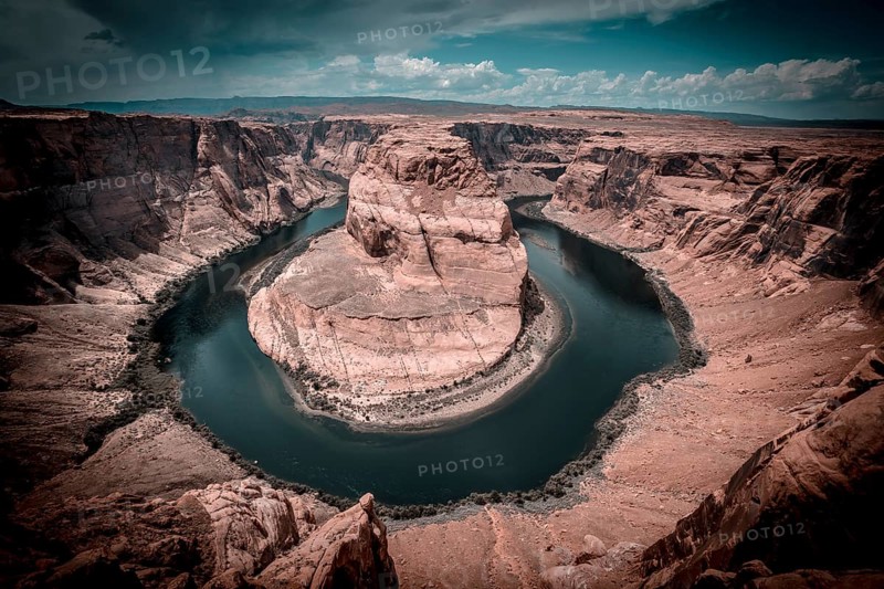 The stunning Horseshoe Bend with cinematic effect