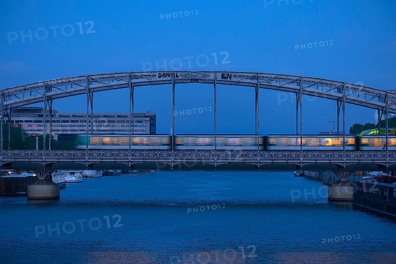 Evening view of the Viaduc d'Austerlitz with moving Metro