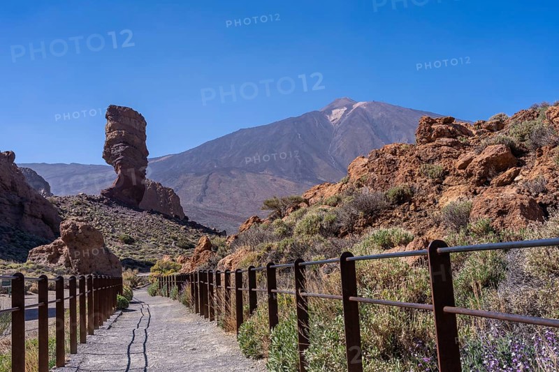 Very simple tourist path between Roques de Gracia and Roque Cinchado in the natural area of Teide in Tenerife