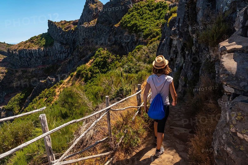 Walking towards Pico do Arieiro from Ninho da
