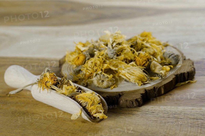 Dried flowers of calendula