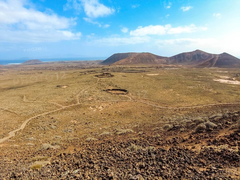Trail to the Crater of the Calderon Hondo volcano near Corralejo