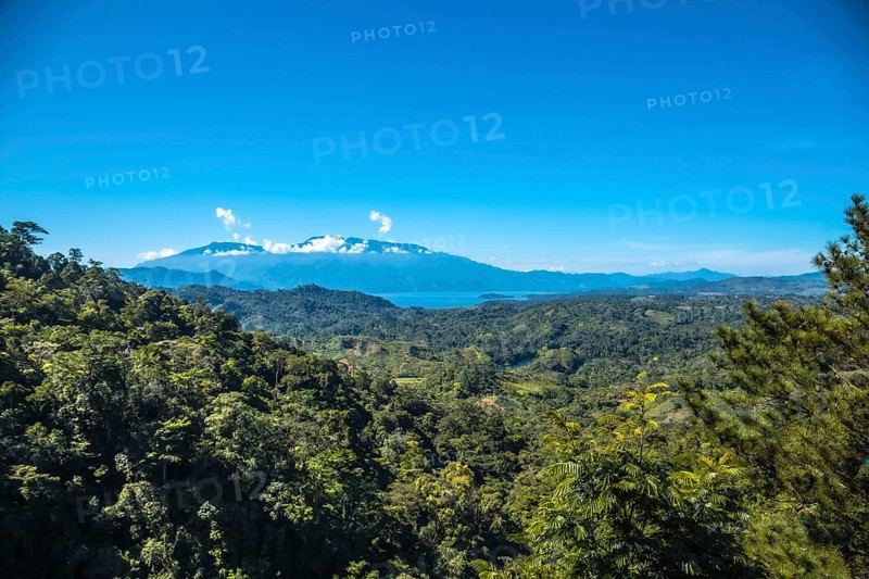 Looking at the lake from Cerro Azul Meambar National Park