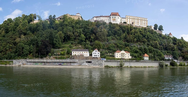 View over the Danube to the Veste Oberhaus