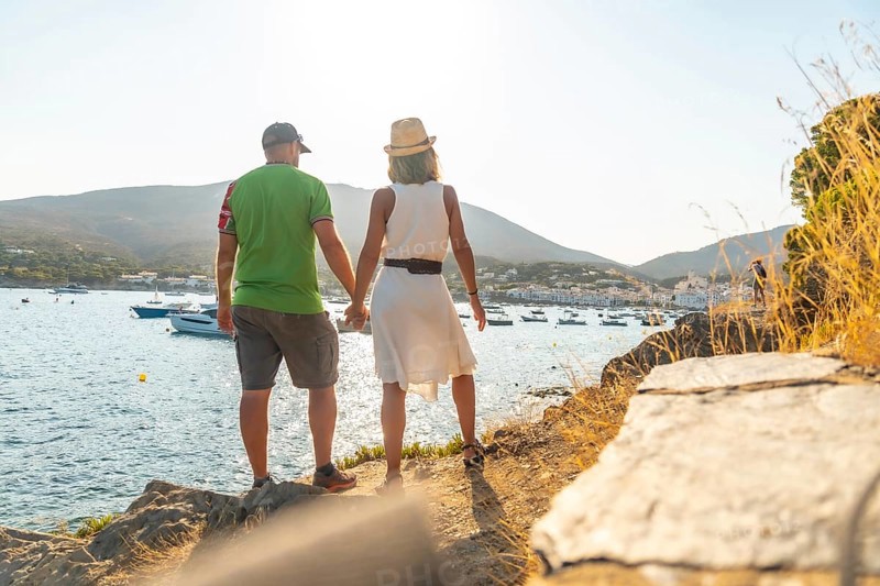 A couple on vacation in Cadaques enjoying the summer