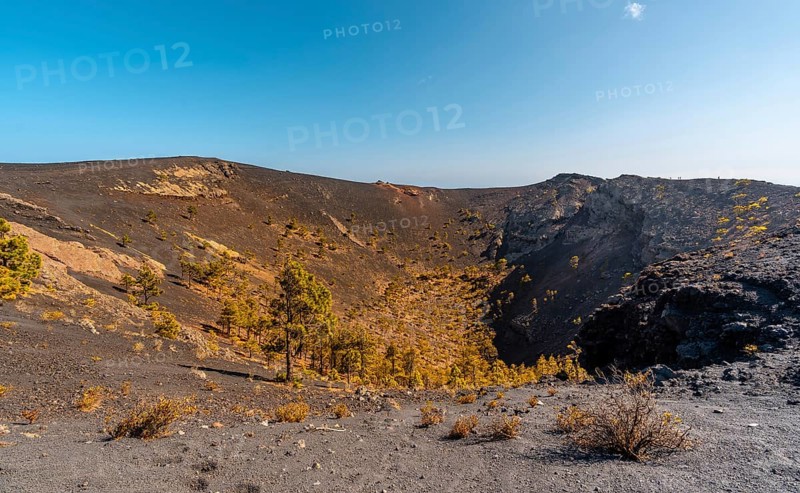 Trail reaching the Crater of the Teneguia volcano from the route of the volcanoes