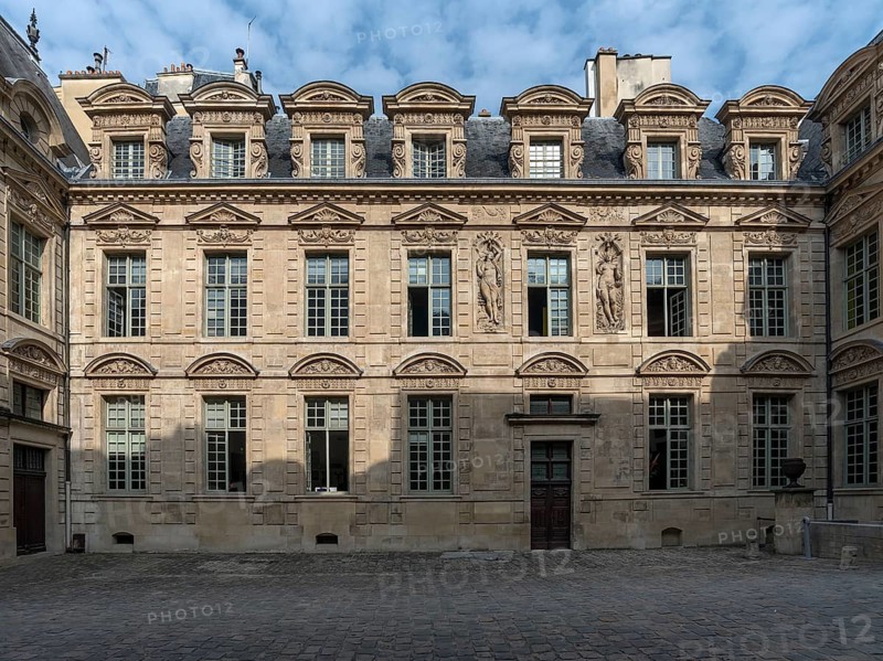 Historic Hotel de Sully