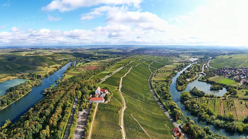 The Mainschleife near Volkach winds through the valley and is surrounded by fields and vineyards. Volkach