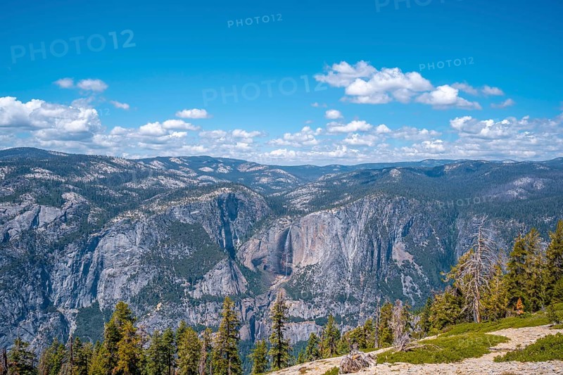 Views from Glacier point of the Vernal waterfalls and Nevada Falls. Yosemite National Park