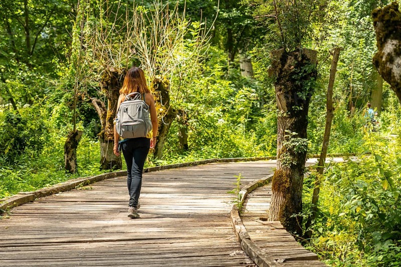 A young woman walking on the trek on the trail between La Garette and Coulon