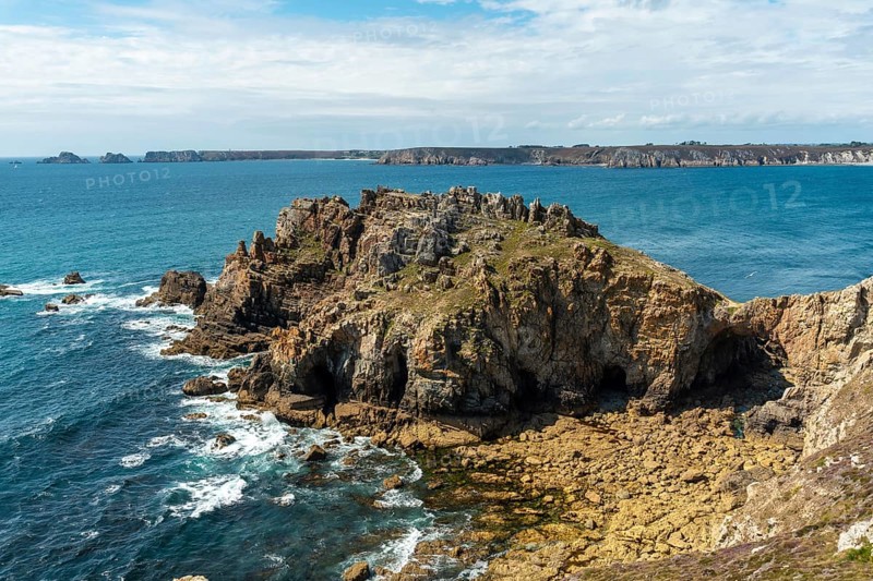 The stunning coastline at Le Chateau de Dinan on the Crozon Peninsula in French Brittany