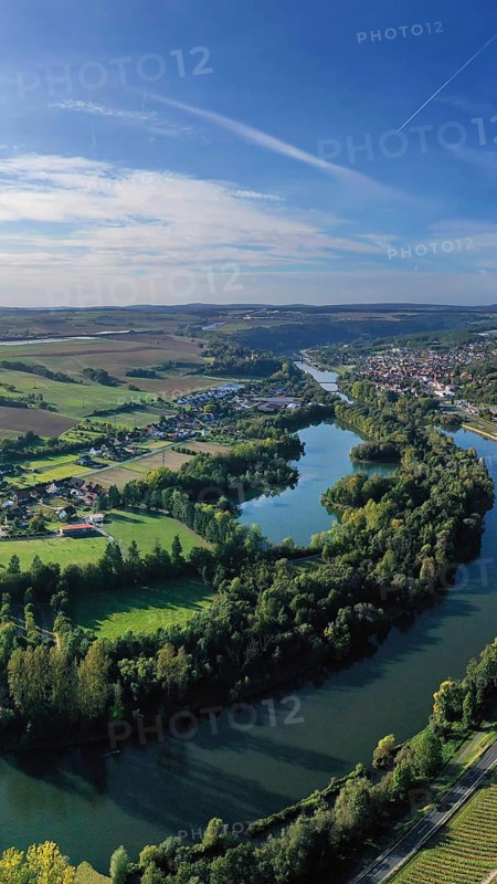 The river loop near Homburg am Main winds through the valley and is surrounded by trees and vineyards. Homburg