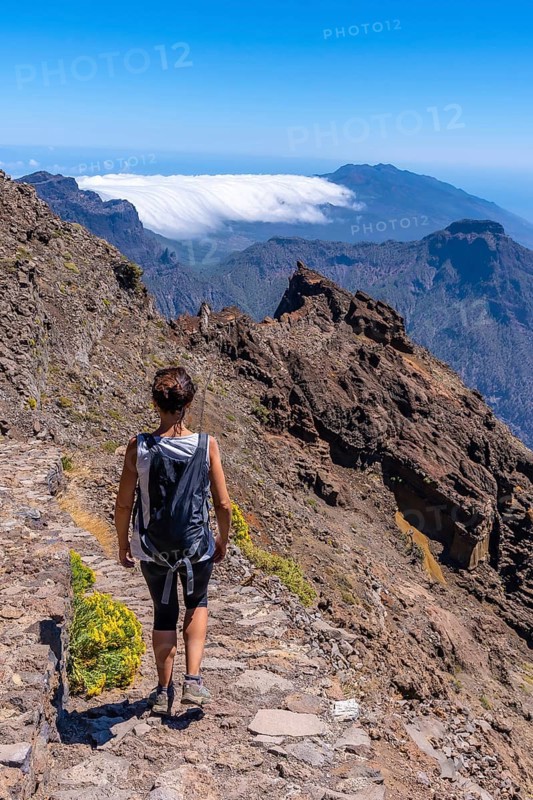 A young woman walking along the path of the Roque de los Muchachos at the top of the Caldera de Taburiente