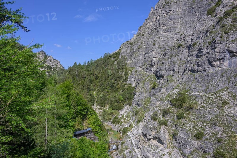 View down to the Oetscherhias snack station