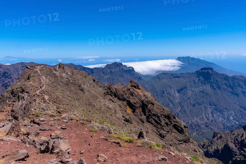 Views from the trail to the top of Roque de los Muchachos on top of the Caldera de Taburiente