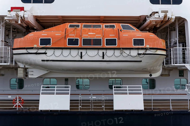 Cruise ship