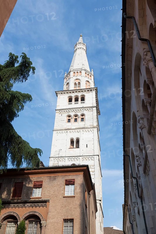 Ghirlandina tower