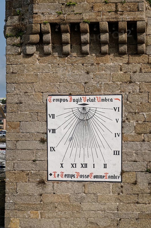 Sundial on the outside of the old town of Concarneau