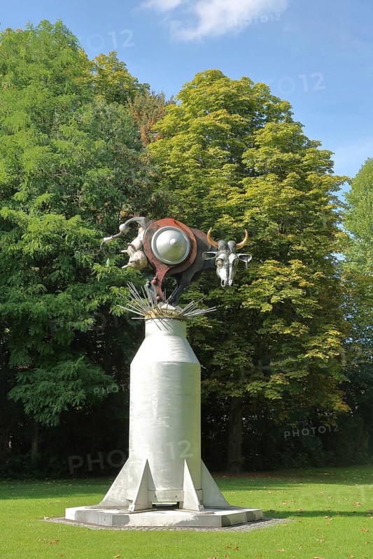 Sculpture Cowriosit by Juergen Goertz 1992