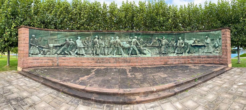 Crucible Casting Monument Monument in the form of panorama semicircle by sculptor Artur Hoffmann from 1952 for steelworkers of Krupp Stahl Stahlwerke depiction semi relief of manufacture production of crucible steel crucible steel production