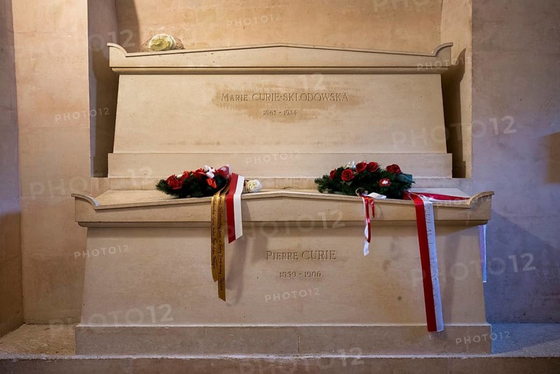 Interior photograph Tomb of Honour for Marie Curie Sklodowska and Pierre Curie