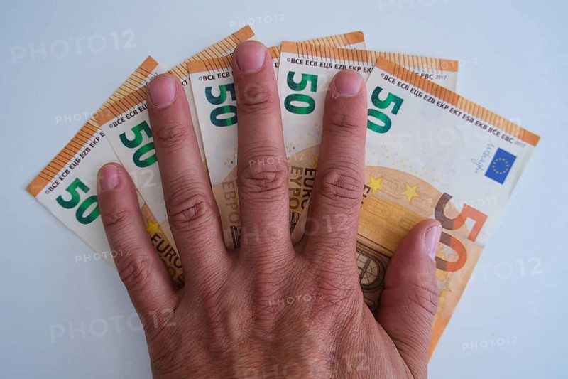 Symbolic photo on the subject of cash