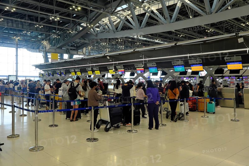 Passengers at the Singapore Airline counter