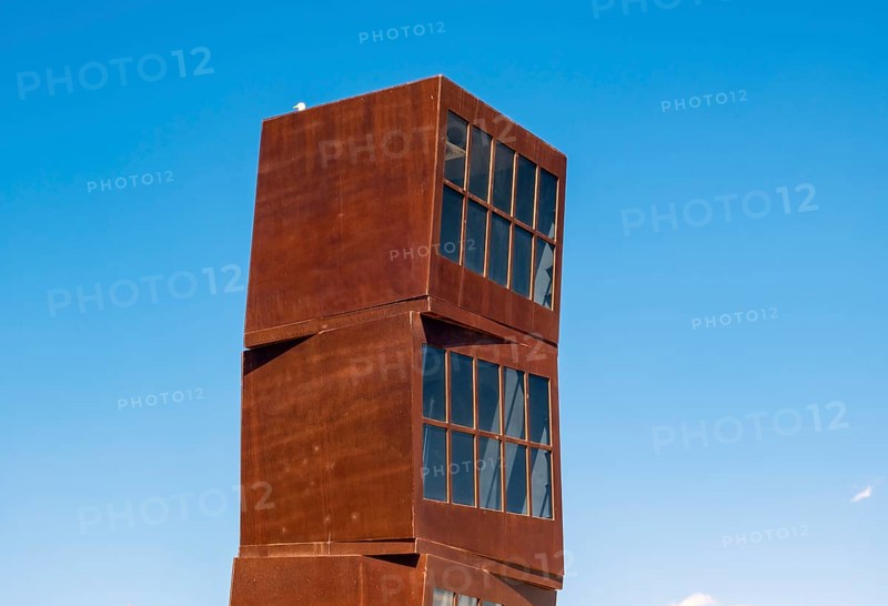 Close-up of Homenatge a la Barceloneta