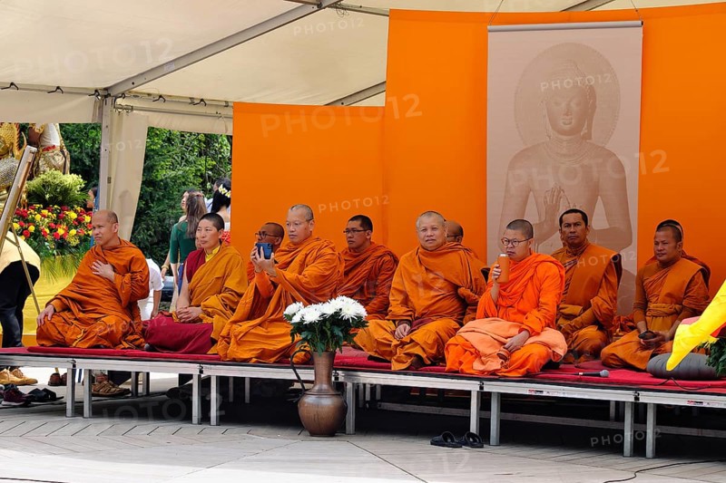 Monks at the Vesak festival of the Thai community in Westpark