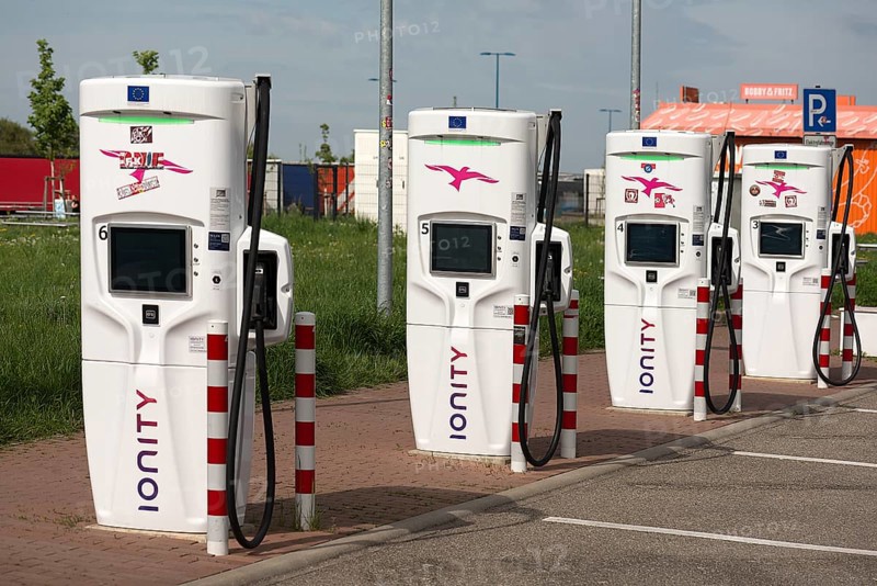 E-car charging stations at a rest area on the A9