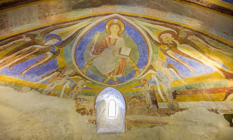 Romanesque fresco cycle around 1180 in the crypt