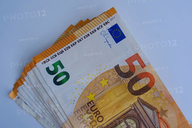 Symbol photo on the subject of cash