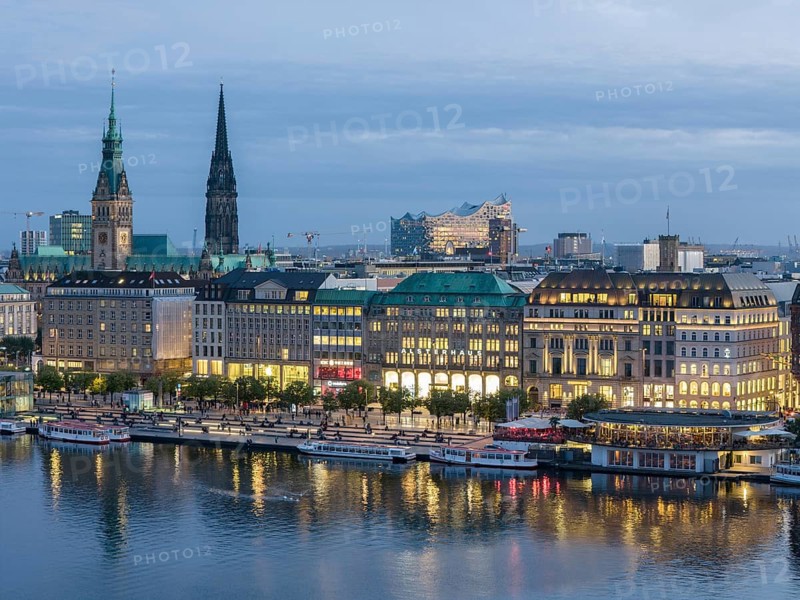 Aerial view of the Inner Alster with Jungfernstieg