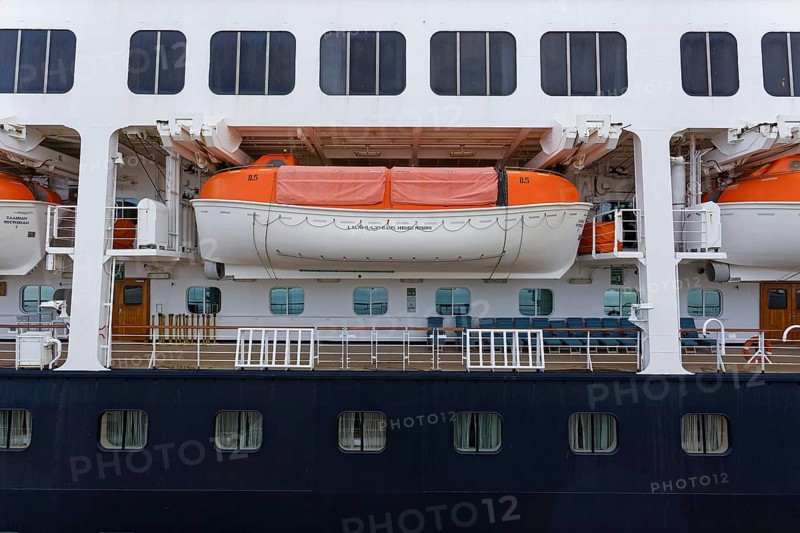 Cruise ship