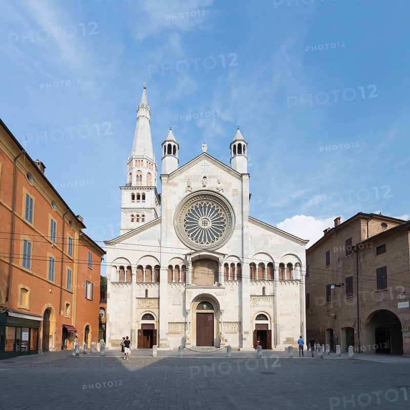 Main entrance of Duomo di Modena