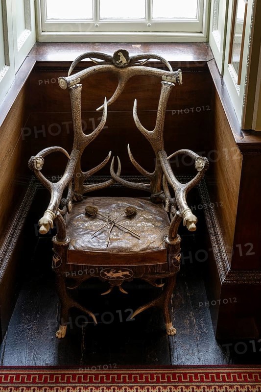 Hunting trophy chair