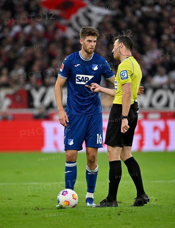 Referee Felix Zwayer talking to Anton Stach TSG 1899 Hoffenheim
