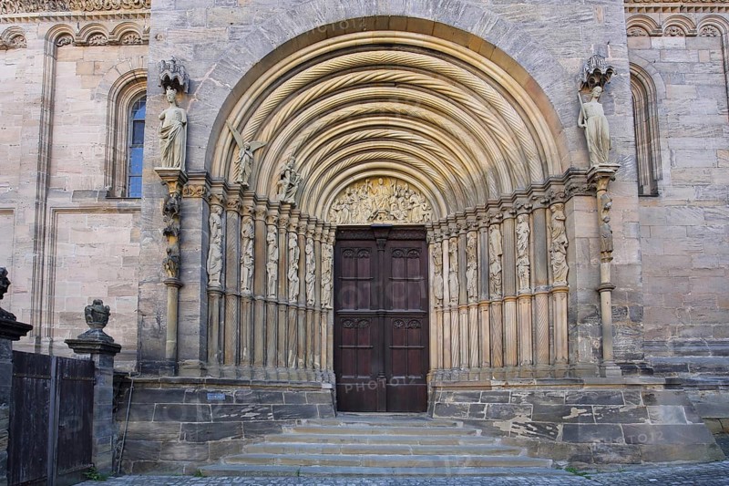 Prince's portal with figure Ecclesia