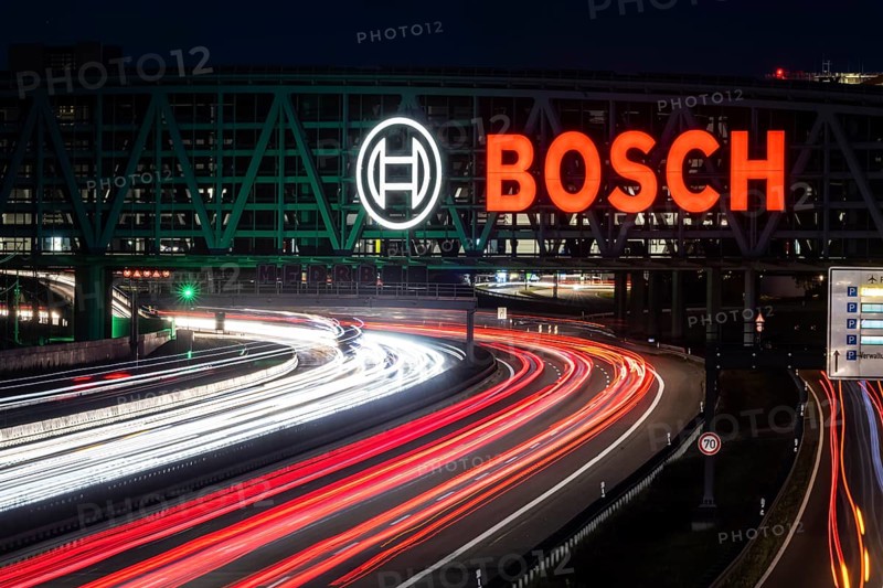 A8 motorway at Stuttgart Airport with Bosch multi-storey car park. The 440-metre-long structure provides space for 4200 vehicles. Bosch has the naming rights