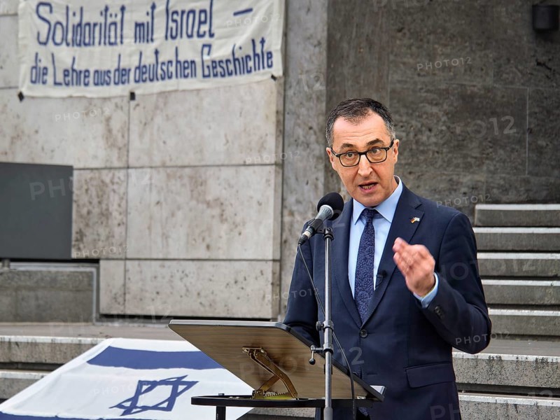 Cem Oezdemir speaks at a pro-Israeli rally on Stuttgart's market square. Demonstration